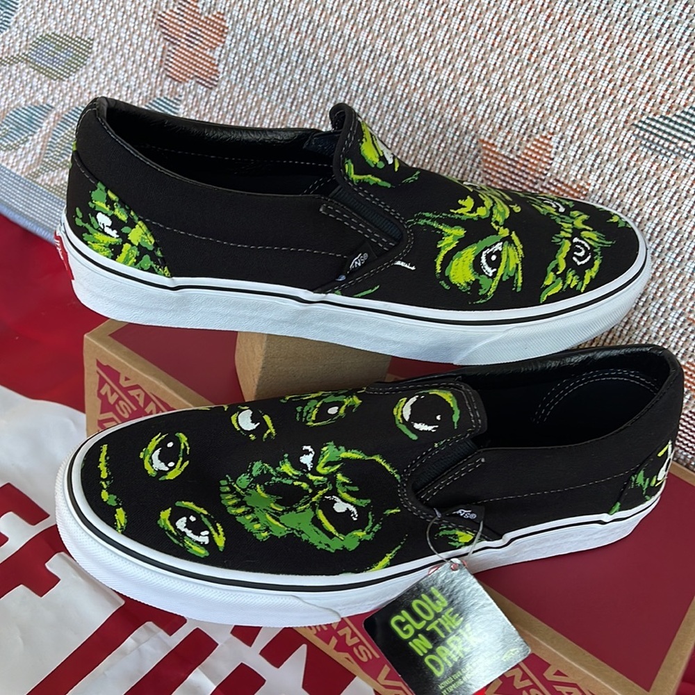 Vans Classic Slip-0n
Eyes In The Dark Black/Multi
VINOA705DBML
Men’s sneakers - Picture 11 of 16